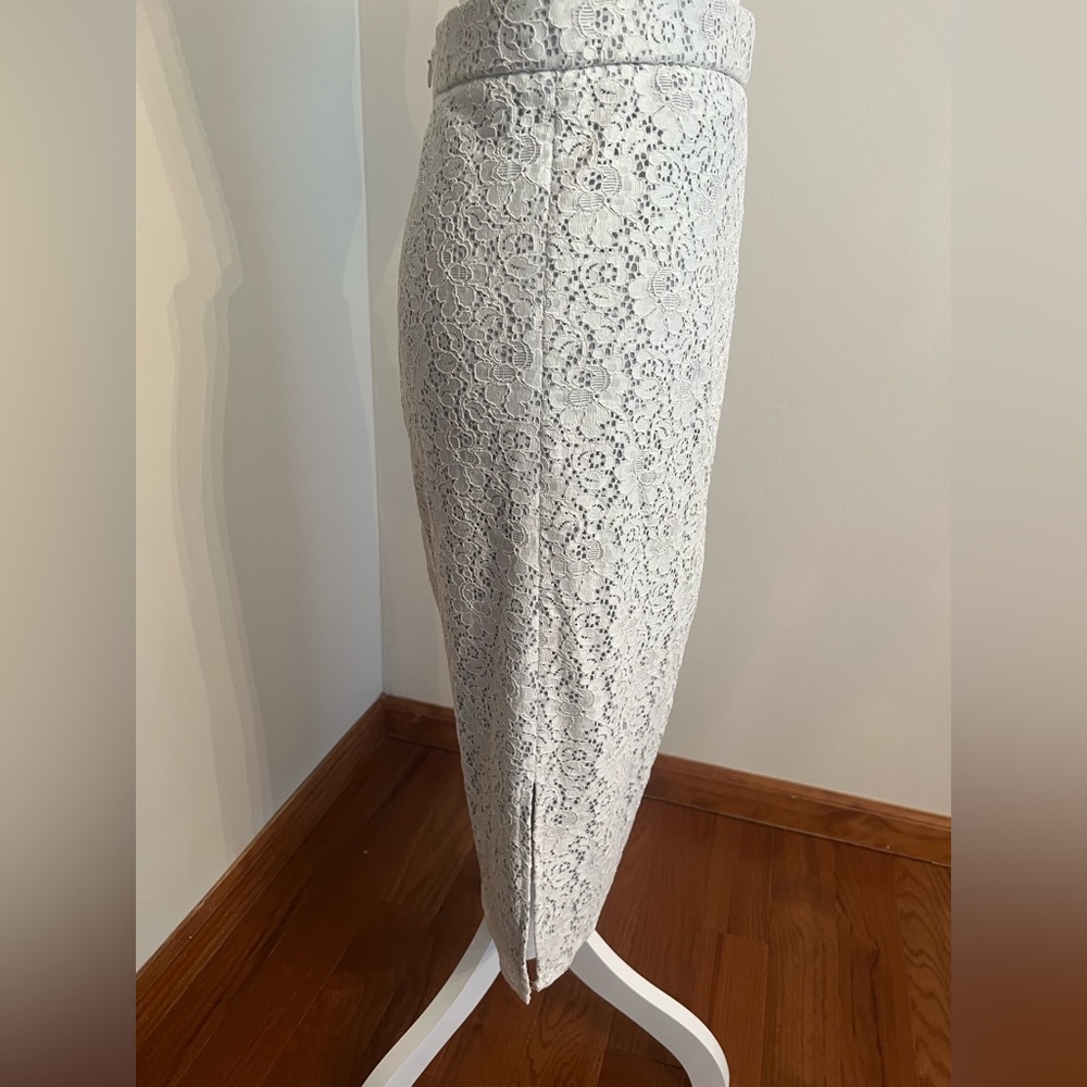 Lace skirt for women size L. From Zara